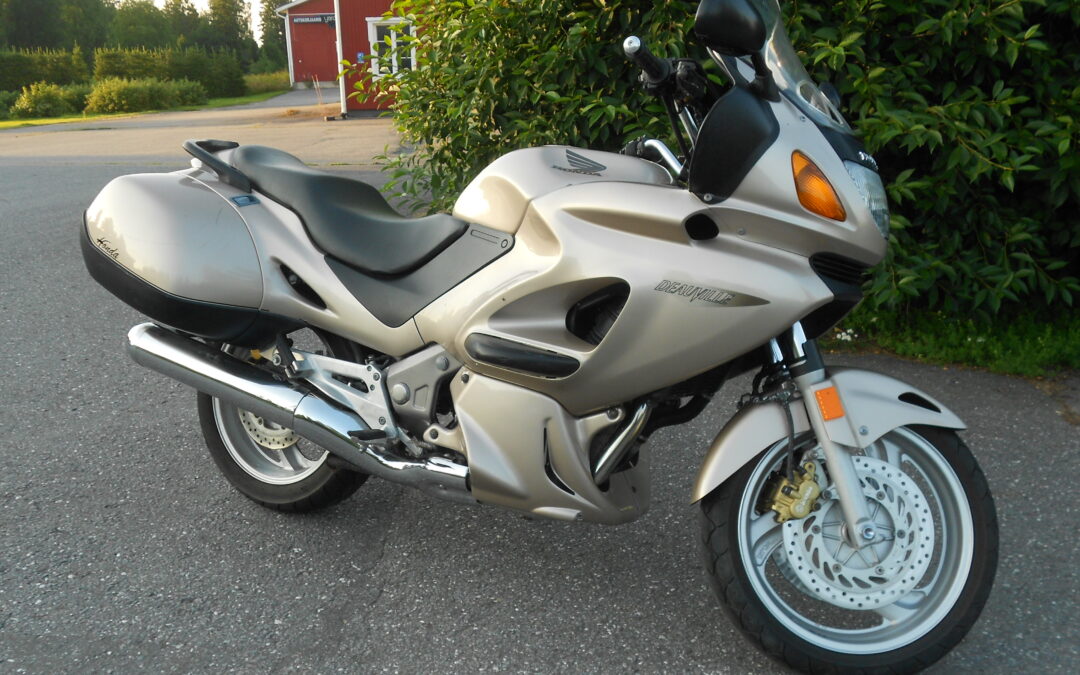 Honda NT 650V Deauville, 1998 – 1 990 €